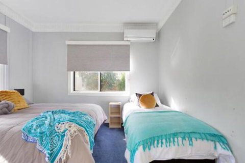 North Central Holiday Home - Foster Accommodation 3