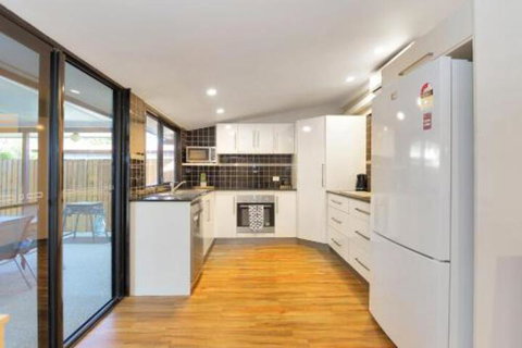 North Central Holiday Home - Foster Accommodation 4