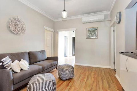 North Central Holiday Home - Foster Accommodation 6