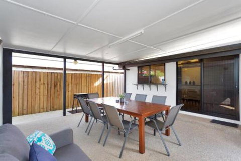 North Central Holiday Home - Foster Accommodation 2