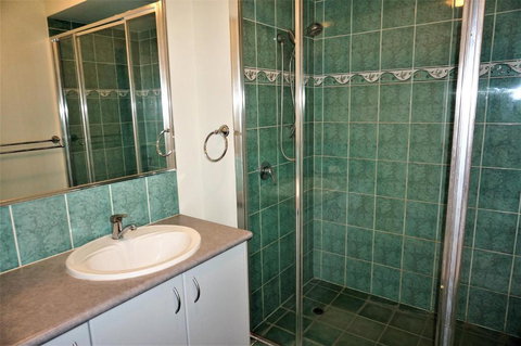 Ningaloo Breeze Villa 8 3 Bedroom Fully Self Contained Holiday Accommodation - Foster Accommodation 3