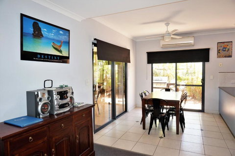 Ningaloo Breeze Villa 8 3 Bedroom Fully Self Contained Holiday Accommodation - Foster Accommodation 6