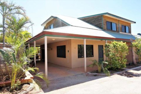 Ningaloo Breeze Villa 8 3 Bedroom Fully Self Contained Holiday Accommodation - Foster Accommodation 0