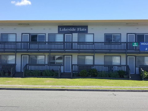 Lakeside Flats 1 - Foster Accommodation 4