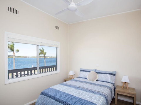 Lakeside Flats 1 - Foster Accommodation 2