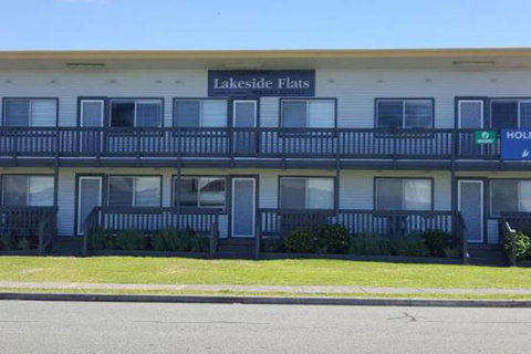 Lakeside Flats 1 - Foster Accommodation 0