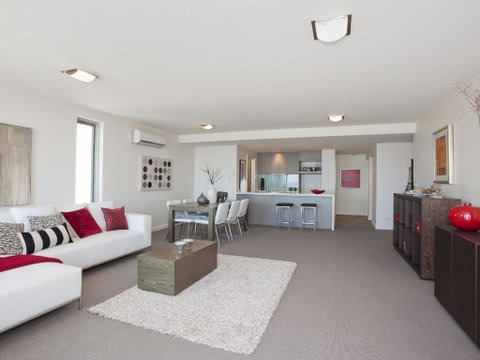 POINT GREY APARTMENT 14 The Point - Foster Accommodation 2