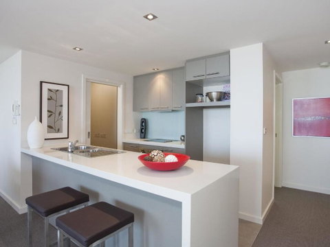 POINT GREY APARTMENT 14 The Point - Foster Accommodation 3