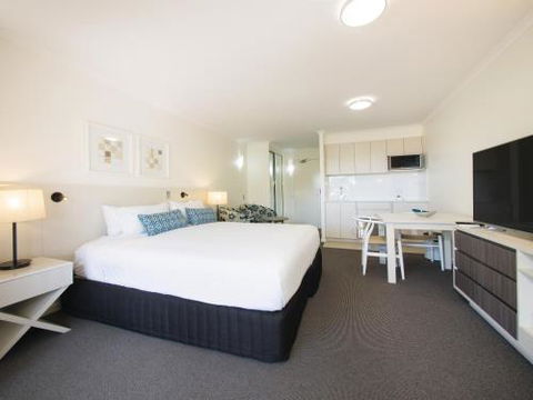 Apartments At 2 Landsborough - Foster Accommodation 4