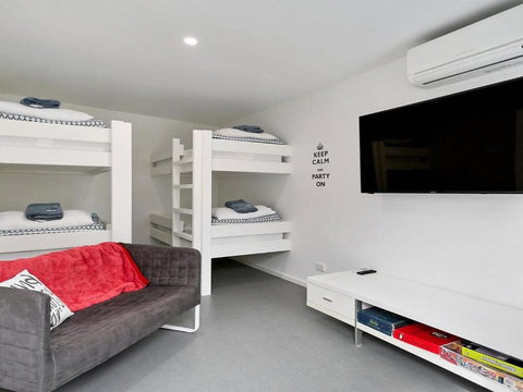 Gone Fishing! Air Conditioned Crisp & Clean - Foster Accommodation 3