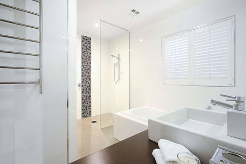 Lang Street Luxury Retreat Mulwala - Foster Accommodation 4