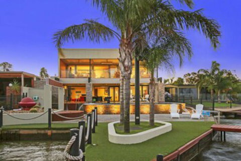 Lang Street Luxury Retreat Mulwala - Foster Accommodation 0