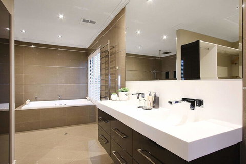 Lang Street Luxury Retreat Mulwala - Foster Accommodation 5