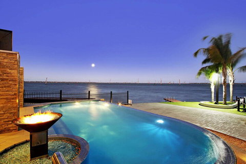 Lang Street Luxury Retreat Mulwala - Foster Accommodation 3