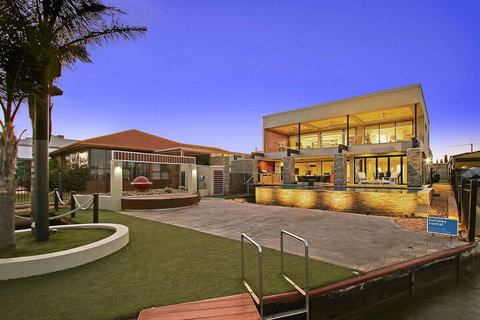 Lang Street Luxury Retreat Mulwala - Foster Accommodation 2