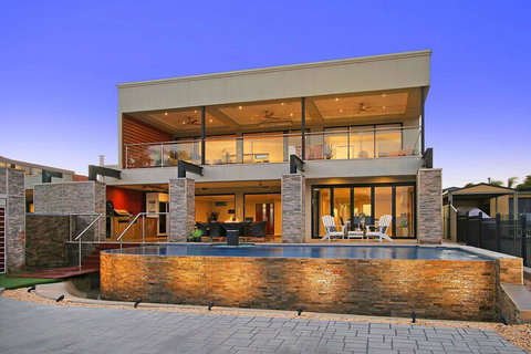 Lang Street Luxury Retreat Mulwala - Foster Accommodation 1