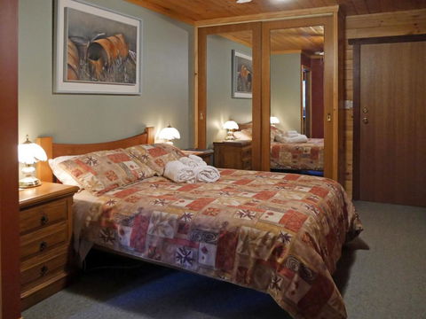 Acacia Hills Retreat - Foster Accommodation 3