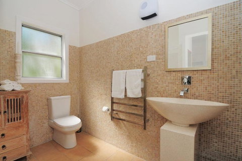 Love Shack 1 Bedroom Cosy Cottage! - Foster Accommodation 1