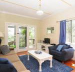 Love Shack 1 bedroom cosy cottage - Foster Accommodation