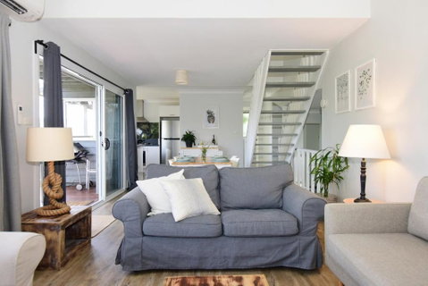 Treetops Newly Renovated In The Village! - Foster Accommodation 2