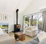 Treetops Newly renovated in the village - Foster Accommodation