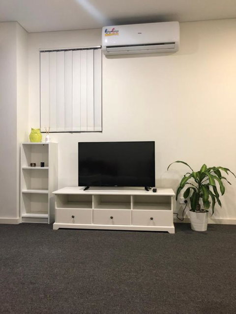 Modern Apartment In Liverpool CBD - Foster Accommodation 6