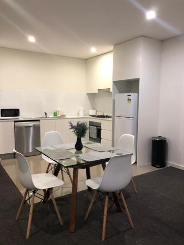 Modern Apartment In Liverpool CBD - Foster Accommodation 1