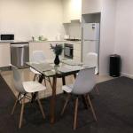Modern Apartment In Liverpool CBD - Foster Accommodation 0