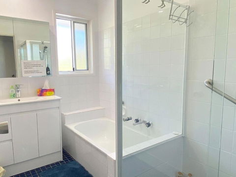 Woorim Secluded Palms Cottage - Foster Accommodation 3