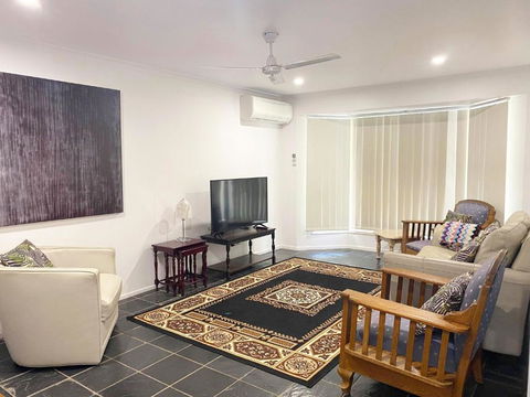 Woorim Secluded Palms Cottage - Foster Accommodation 6