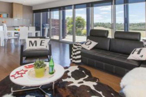 ST ANDREWS BEACH APARTMENT 4.02 - Foster Accommodation 0