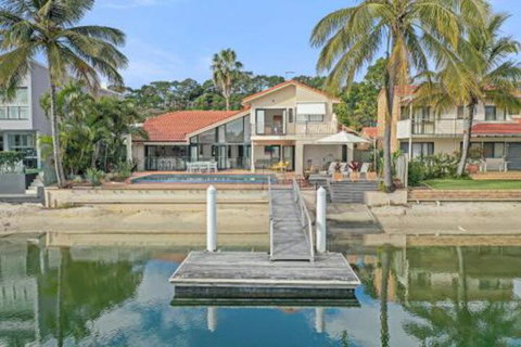 Waterfront Luxury Noosa Heads - Foster Accommodation 4