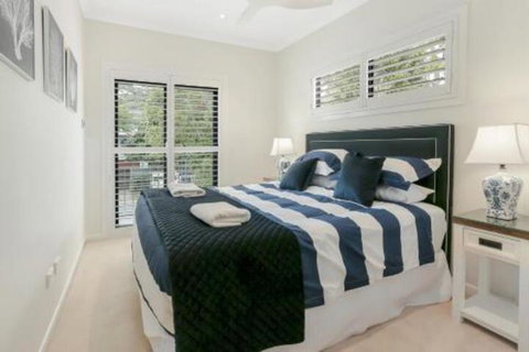 Waterfront Luxury Noosa Heads - Foster Accommodation 2