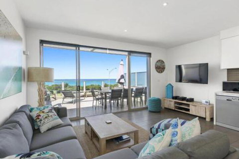 WATERFRONT SEVEN In The Heart Of Lorne - Foster Accommodation 2