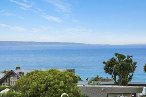 WATERFRONT TWO Position Perfect NEW LISTING 2019 - Foster Accommodation 2
