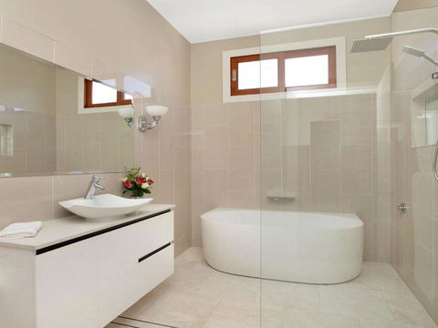 Advilla Stylish Charming & Central Location - Foster Accommodation 2