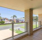 Azure Waters perfectly positioned with ocean views - Foster Accommodation