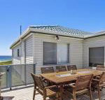 Blue Horizon beachfront with fireplace - Foster Accommodation