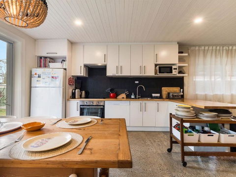 Callala Dreaming Mid Century Beach House - Foster Accommodation 3