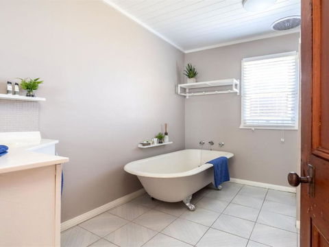 Cudgee Quaint Cottage With Separate Cabin - Foster Accommodation 1