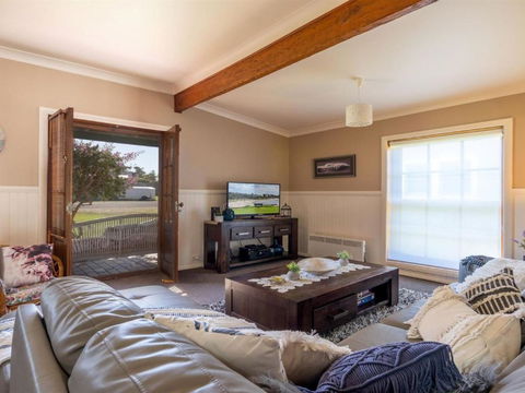 Cudgee Quaint Cottage With Separate Cabin - Foster Accommodation 6