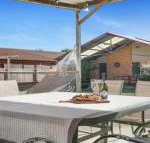 Cleveland Place walk to beach  shops - Foster Accommodation