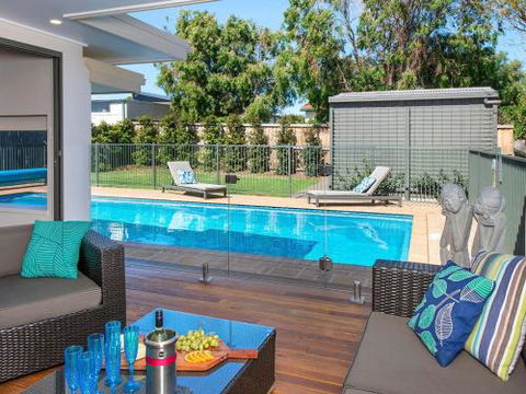 Emerald Coastal Walk Swimming Pool Pet Friendly - Foster Accommodation 3