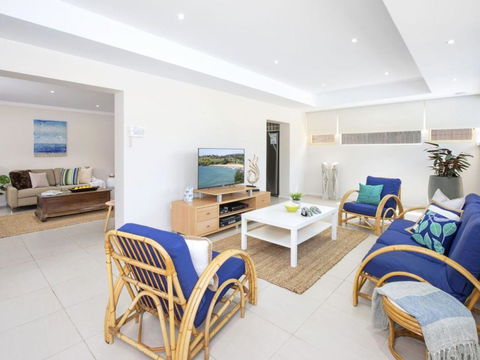 Emerald Coastal Walk Swimming Pool Pet Friendly - Foster Accommodation 6
