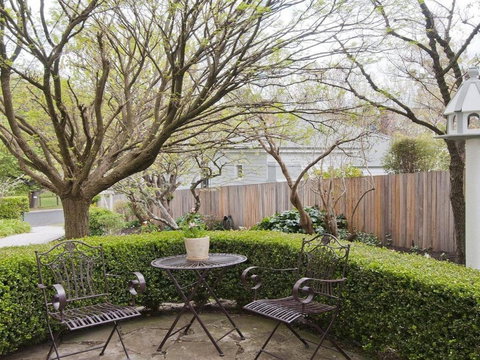 Hollyoak Cottage Delightful Ducks & Doileys! - Foster Accommodation 4