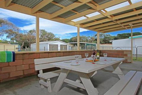 Ohio One Street Back From Beach Access - Foster Accommodation 0