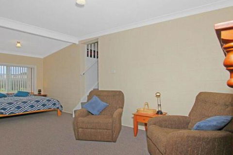 Ohio One Street Back From Beach Access - Foster Accommodation 3