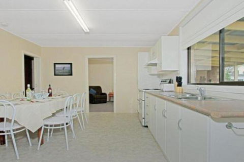 Ohio One Street Back From Beach Access - Foster Accommodation 4