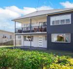Sea Gem air conditioned  fireplace - Foster Accommodation