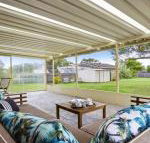 Sea Bird close to beach shops  cafes - Foster Accommodation